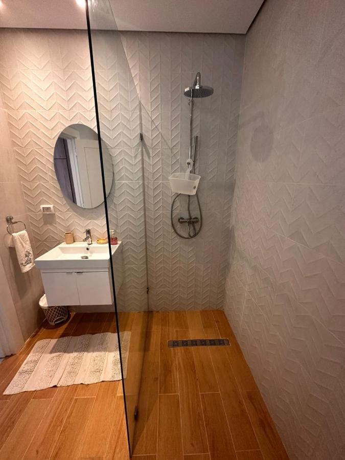 App Avec Jardin Dans Un Hotel قمرت المظهر الخارجي الصورة